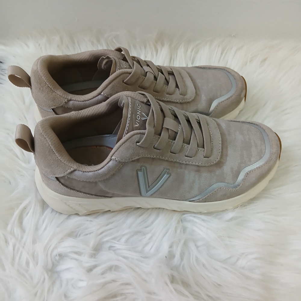 Vionic Women's Tan Sneakers